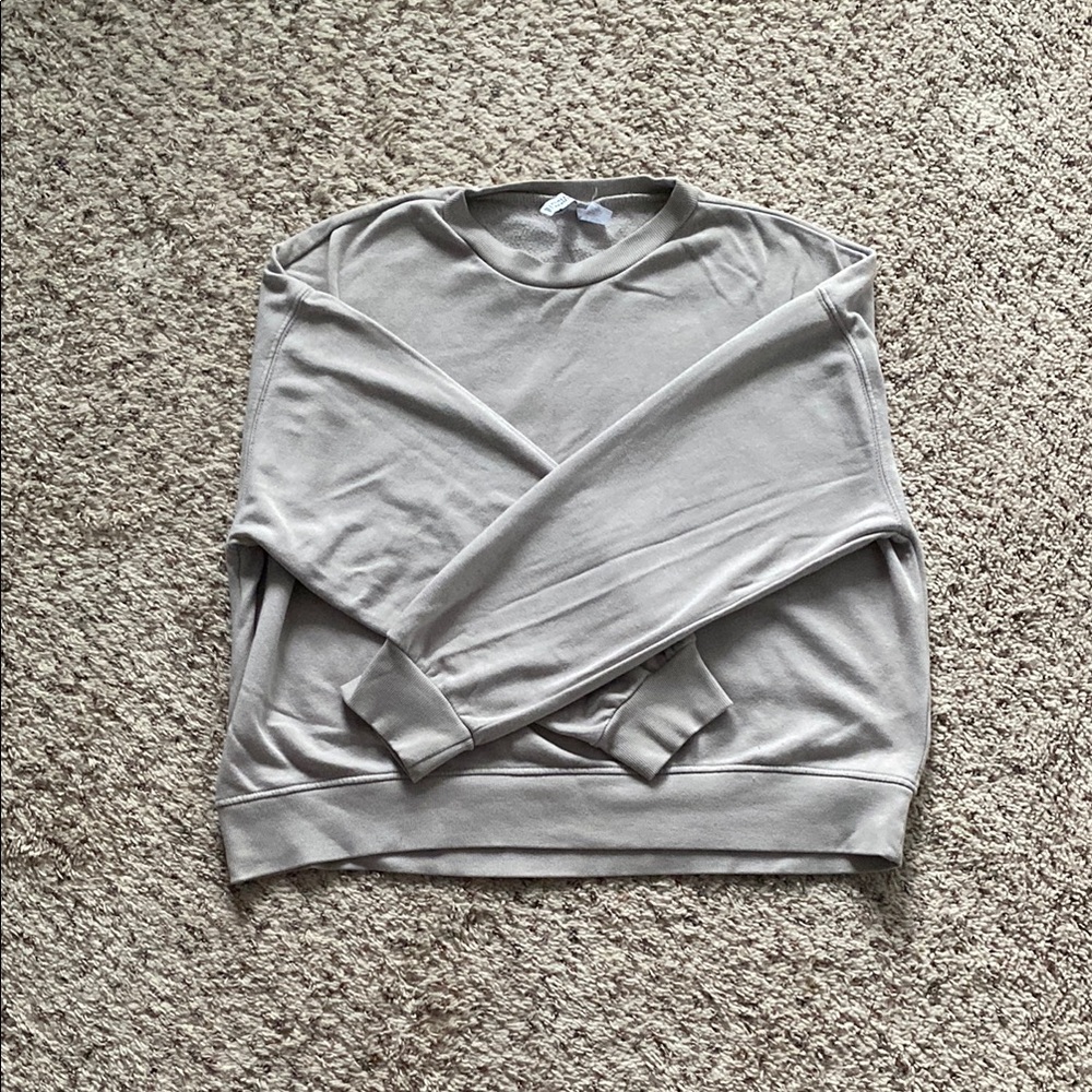 Women’s H&M divided beige crew neck sweater size L